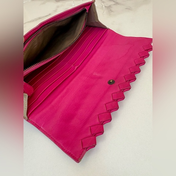 Bottega Veneta Tan and Pink Wallet - Picture 7 of 10